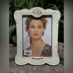 Fetco Ceramic White Ornate Picture Frame with Elegant Accents